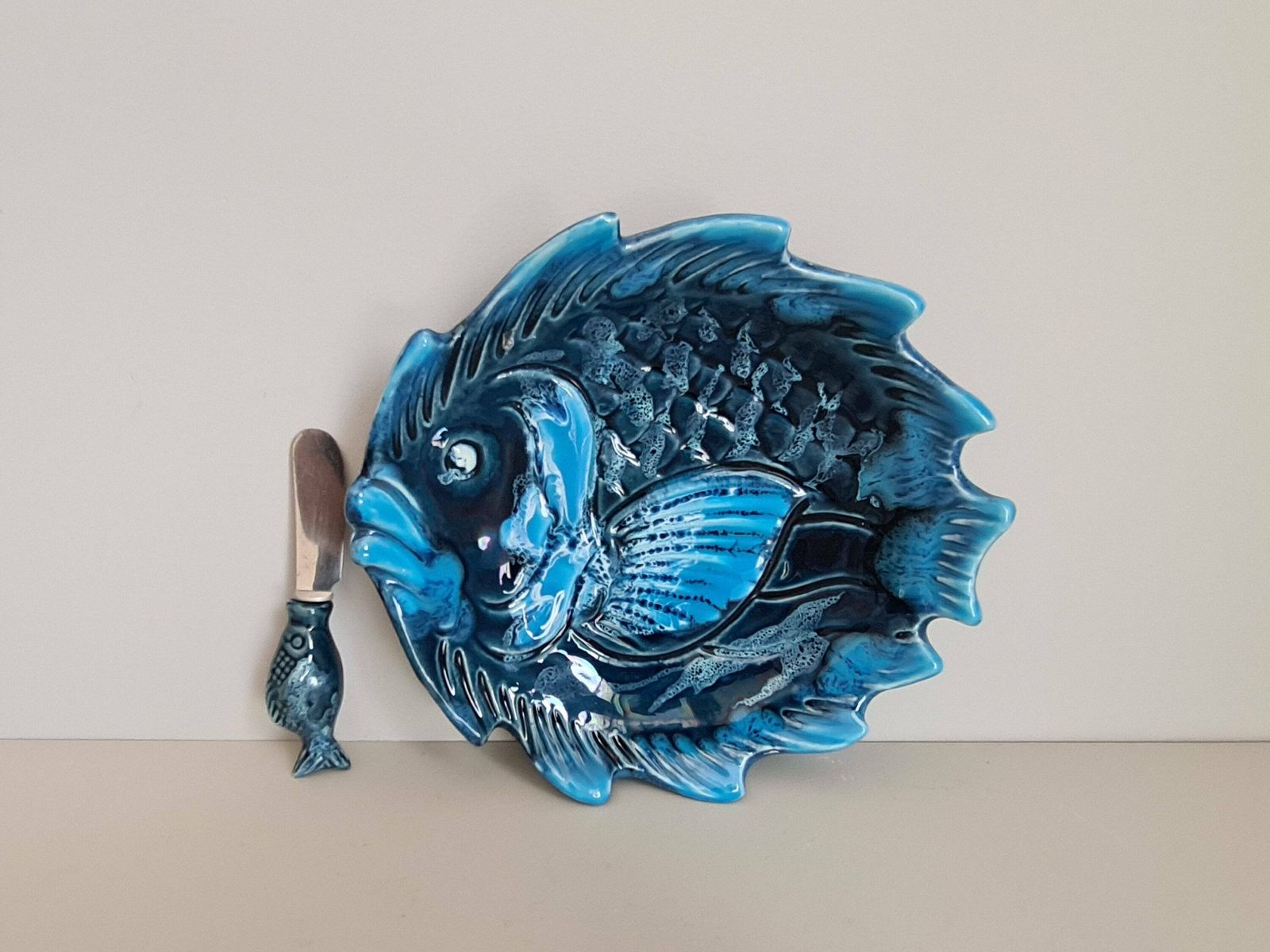 Ceramic Butter Dish Signed Vallauris Fish Decor And Its Knife / Fish / Ceramic / 1960 / French Riviera / Mid Century / 20th photo Home Decor