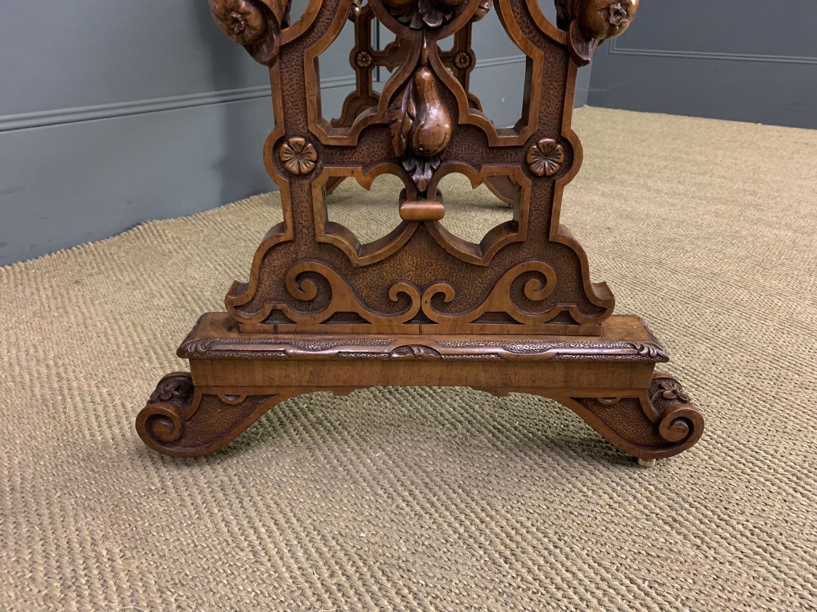 975.0 Victorian Burr Walnut Lamp Table photo