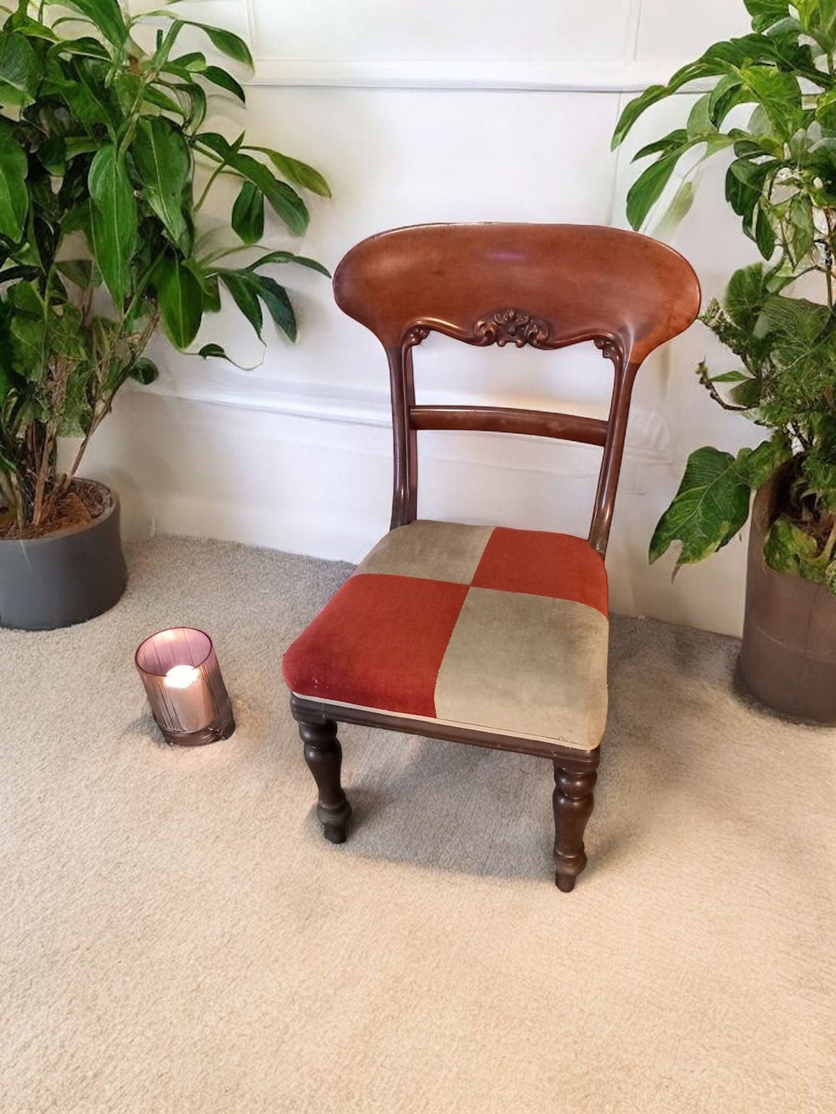 photo furniture Victorian Mahogany Chair With Turned Legs And Open Back
