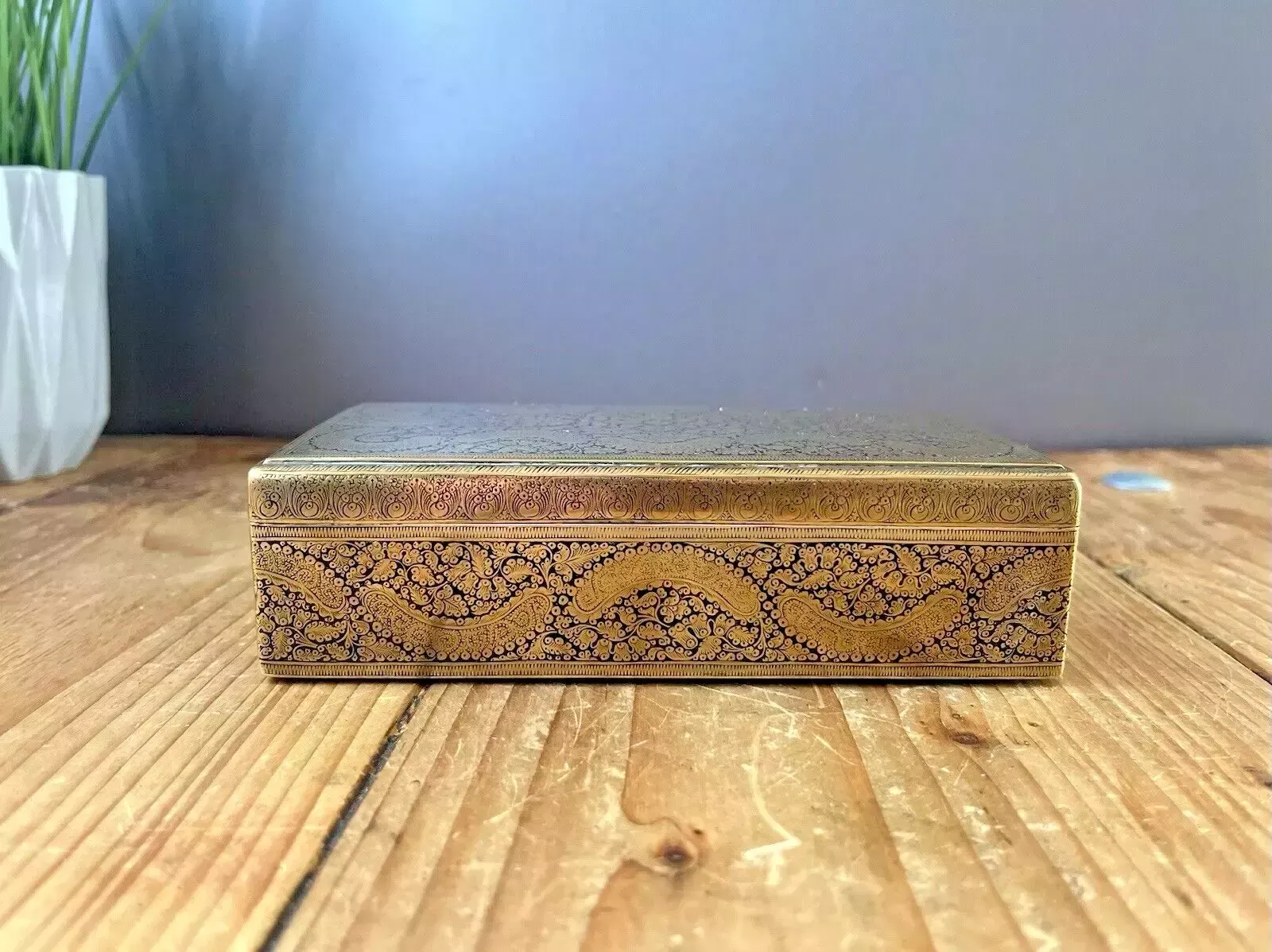 Good Quality Antique Vintage Chinese Indian Brass Hinged Lid Cigar Cigarette Box photo for sale