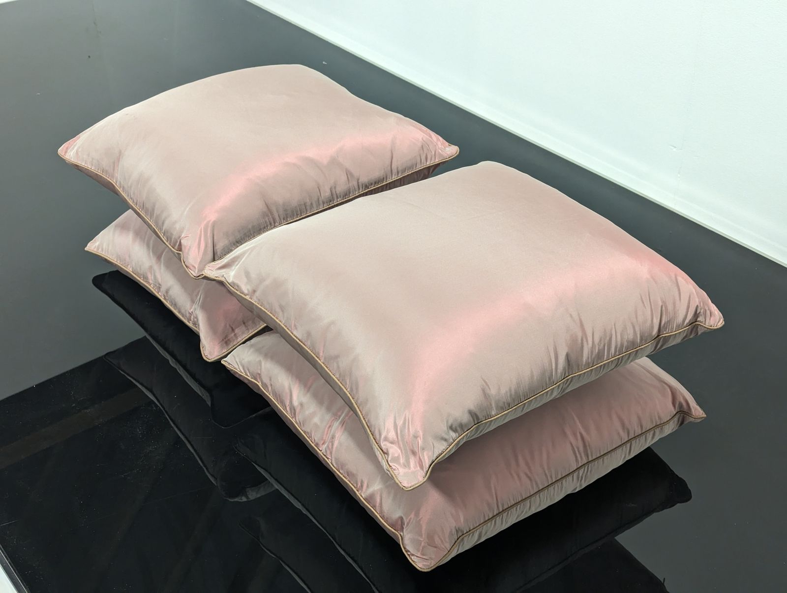 photo vintage Satin Pink Cushions X4