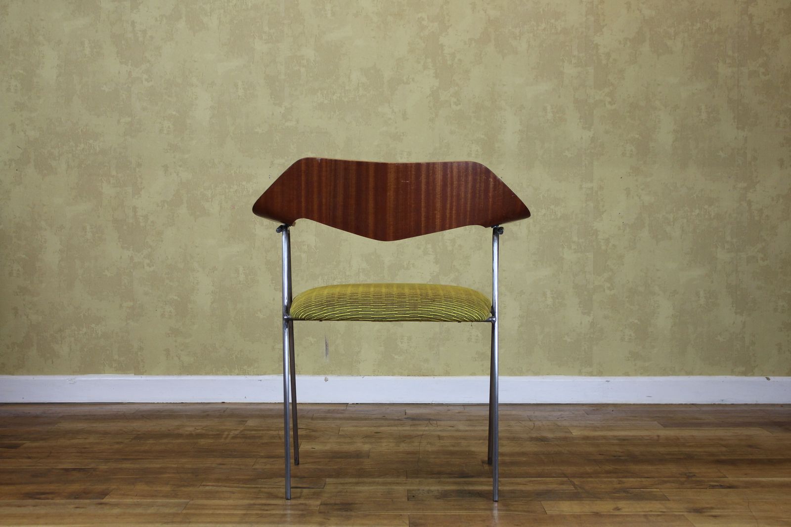 Hille Model 657 Chair By Robin Day photo 475.0
