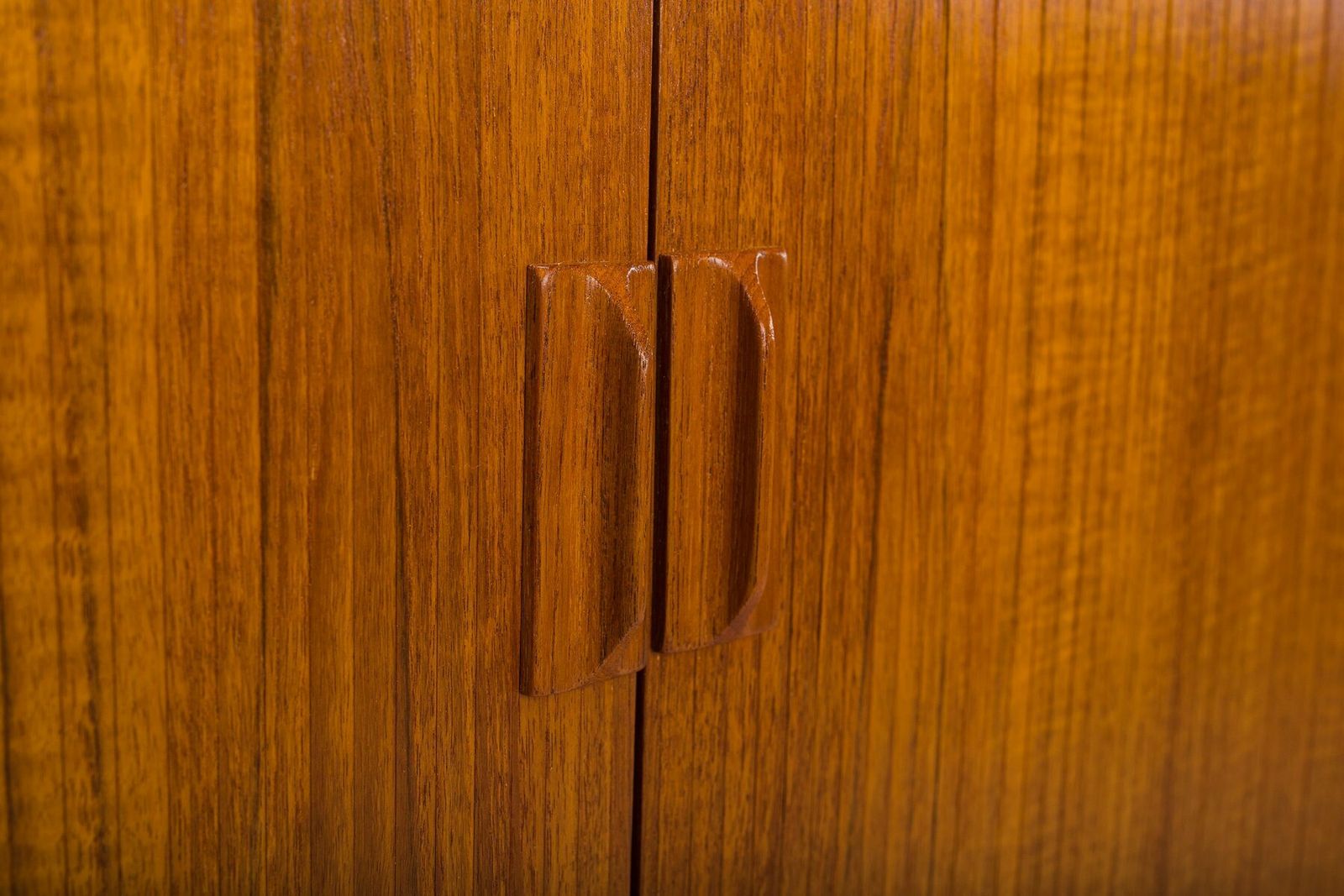 photo furniture Svend Aage Larsen Zugeschriebenes Teak Sideboard Für Faarup Furniture Factory, Dänemark, 1960er