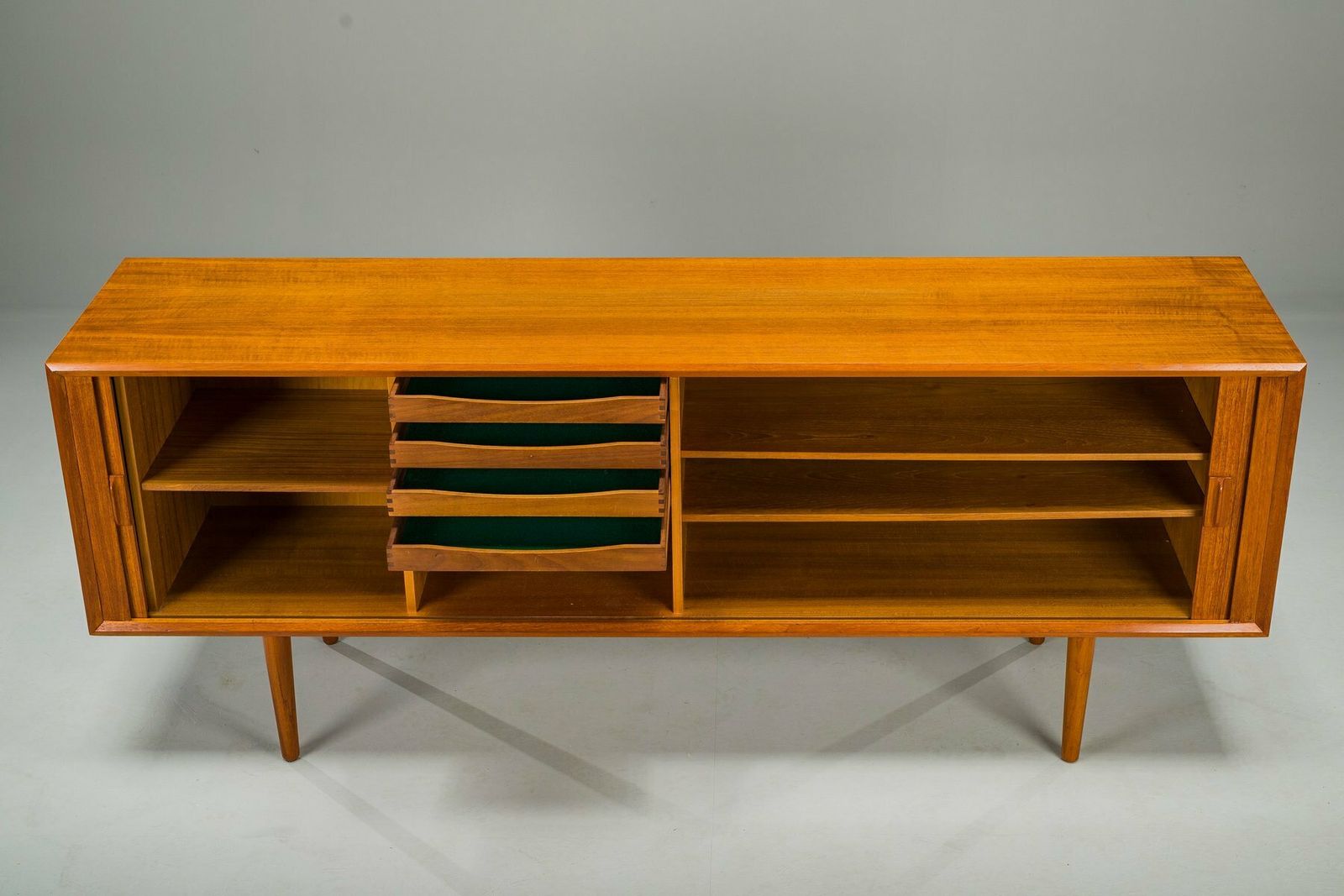Furniture Svend Aage Larsen Zugeschriebenes Teak Sideboard Für Faarup Furniture Factory, Dänemark, 1960er photo