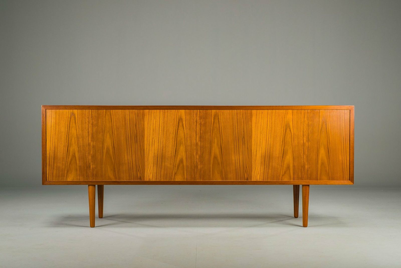 4056.0 Svend Aage Larsen Zugeschriebenes Teak Sideboard Für Faarup Furniture Factory, Dänemark, 1960er photo