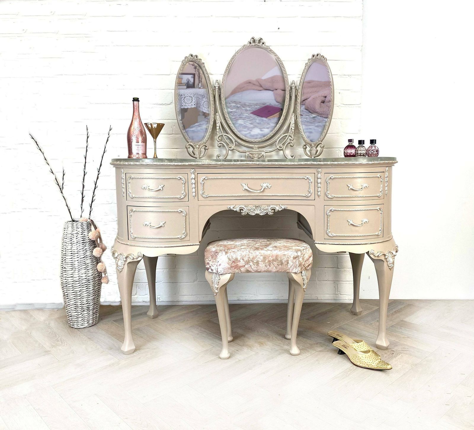 Harrods Olympus Dressing Table With Pearls