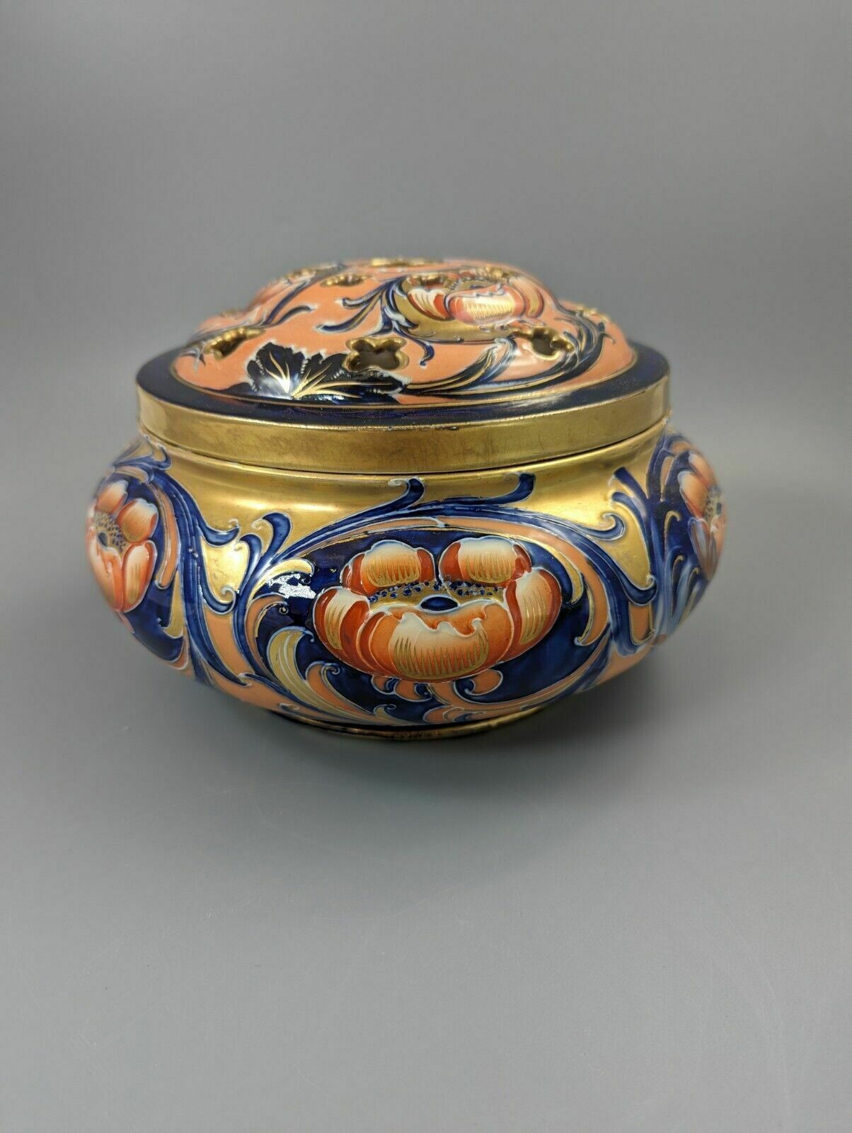 A Very Large Moorcroft Macintyre & Co Pot Pourri And Lid, C.1904 1913 photo furniture