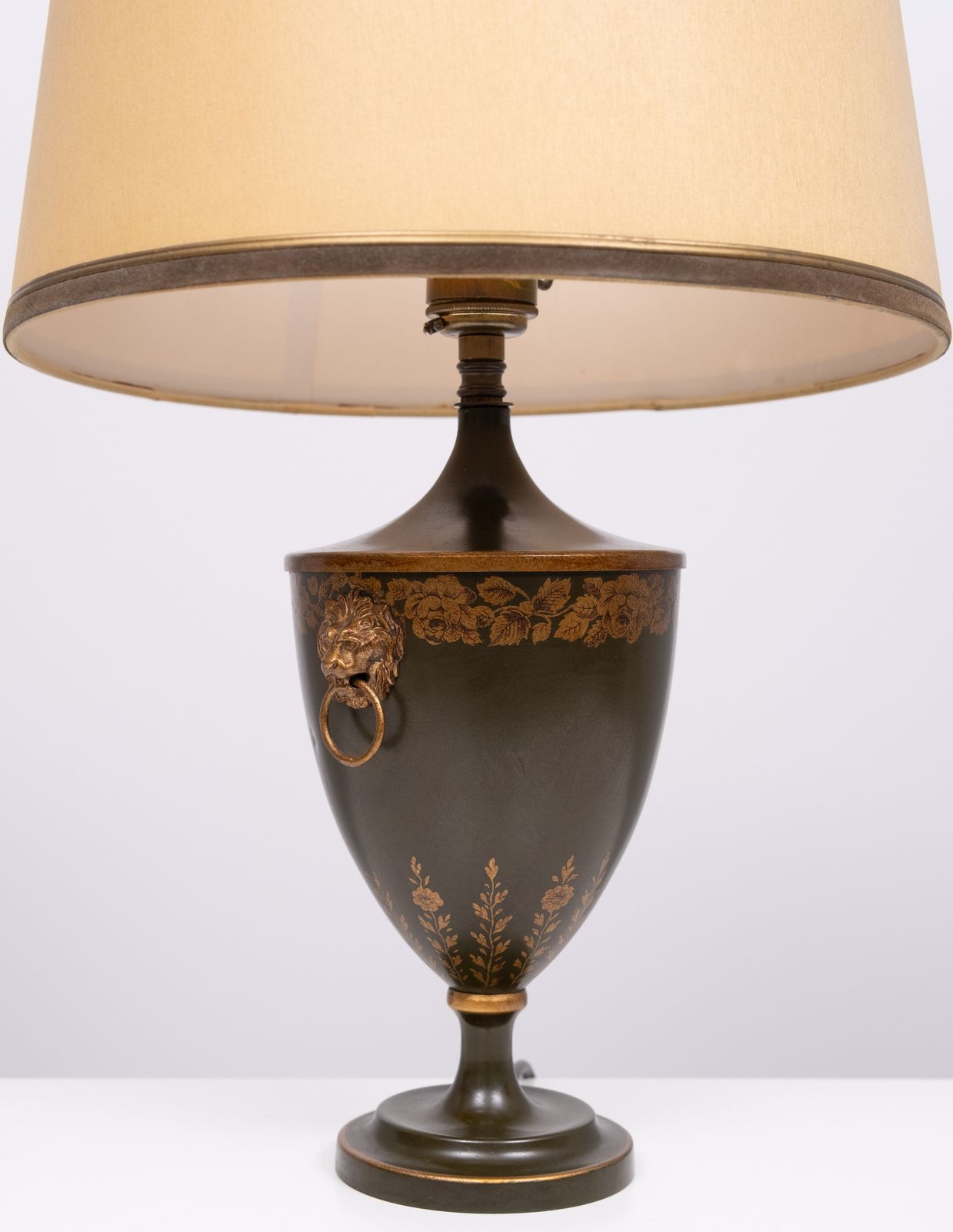 Beautiful Metal Green Painted Tôle Table Lamp 1960s France photo 590.0