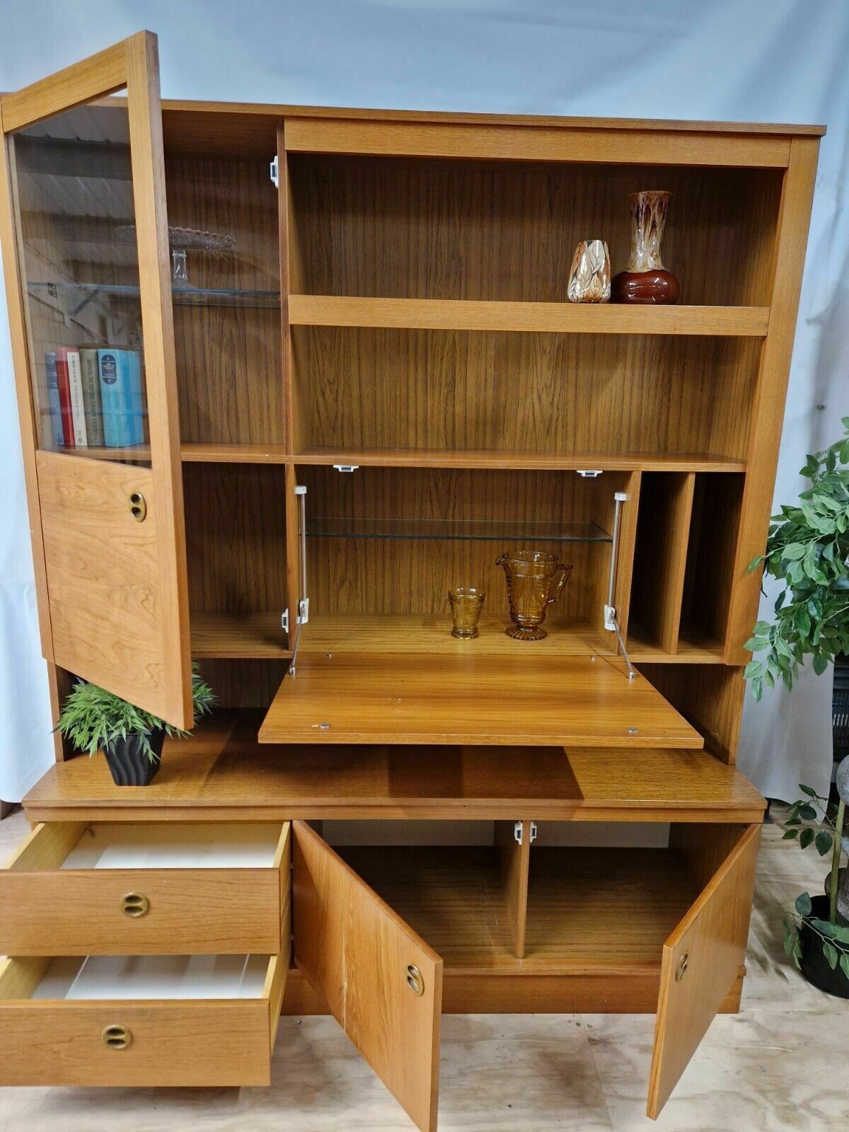 Mid Century Mobel Dresser/Sideboard/Cabinet photo furniture