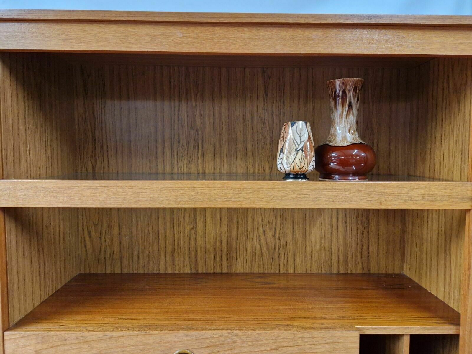 Mid Century Mobel Dresser/Sideboard/Cabinet photo vinterior