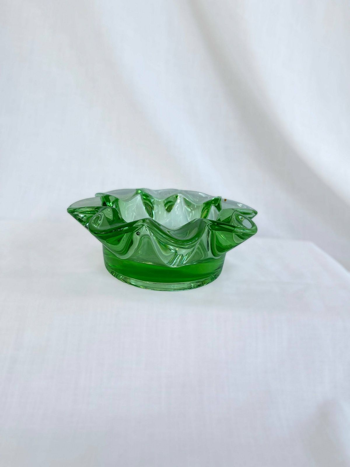 Sklo Union Czech Vintage Art Glass 1962. Amethyst Stylised Flower Design Glass Bowl photo for sale