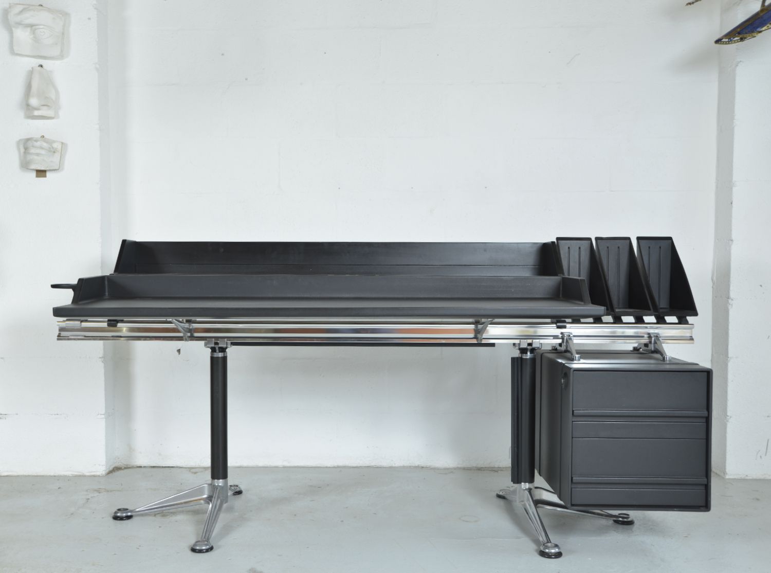 1980s Herman Miller Burdick Group Post Modern Industrial Design Modular Office Desk USA photo furniture