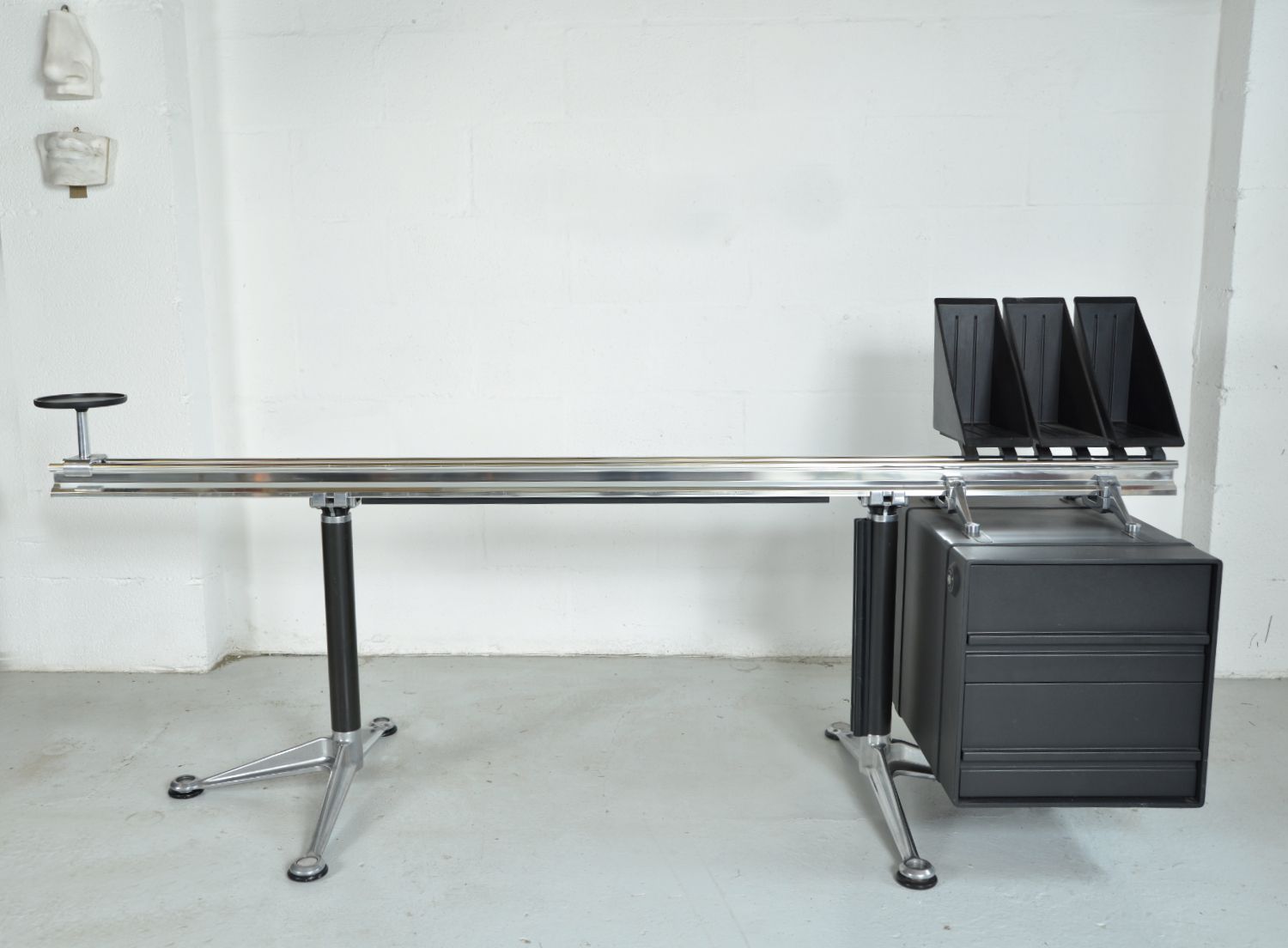 1980s Herman Miller Burdick Group Post Modern Industrial Design Modular Office Desk USA photo for sale