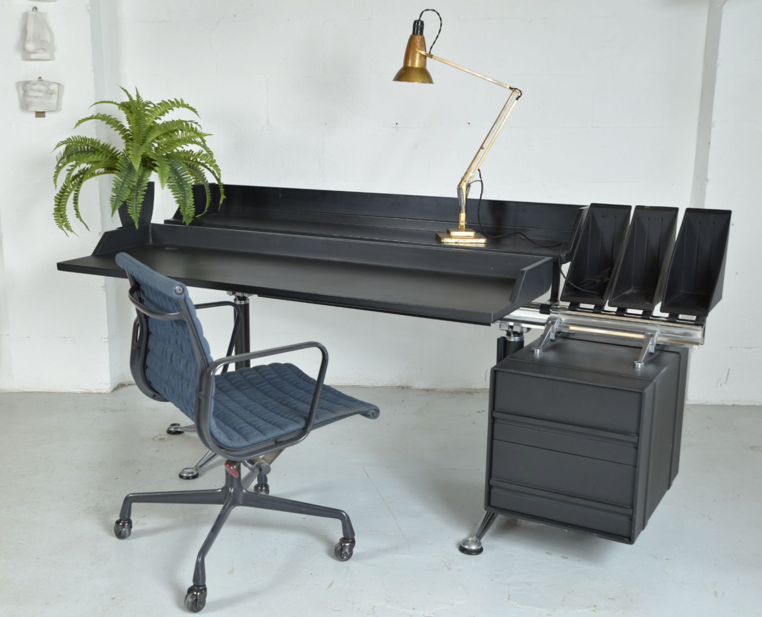 1980s Herman Miller Burdick Group Post Modern Industrial Design Modular Office Desk USA photo 8000.0