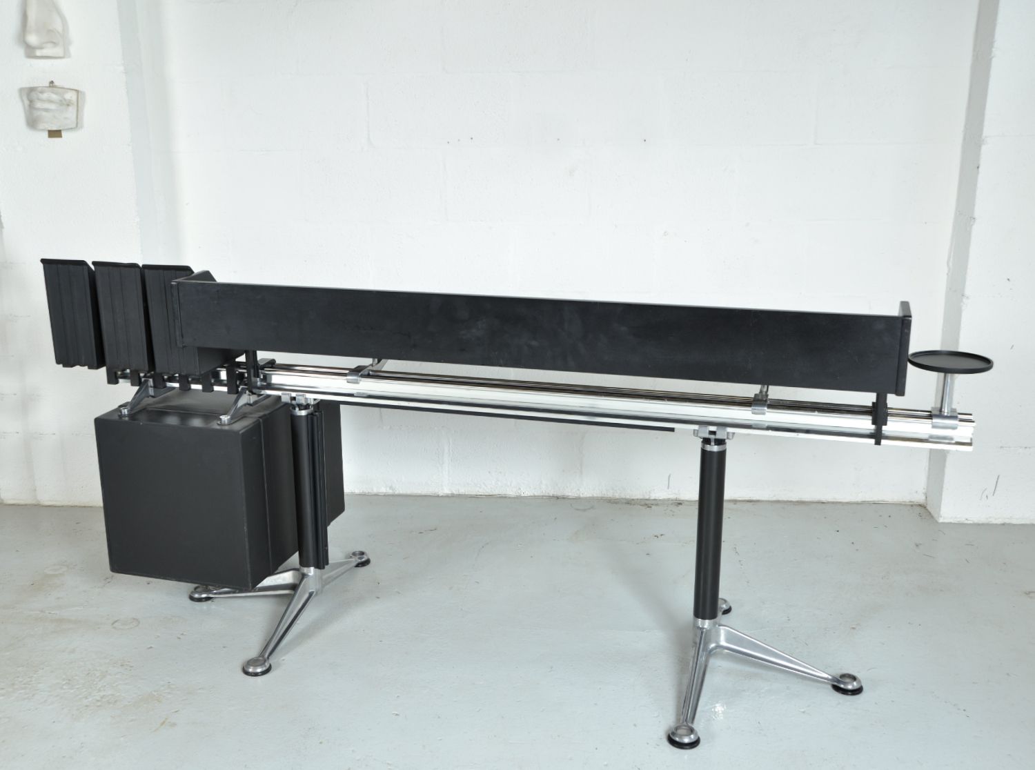 1980s Herman Miller Burdick Group Post Modern Industrial Design Modular Office Desk USA photo Furniture