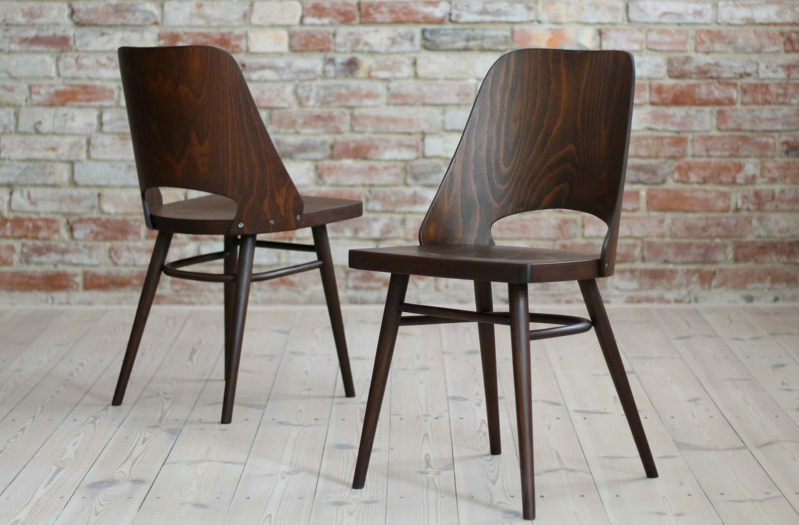 Set Of 8 Dining Chairs By Radomir Hofman For Ton, Model 514, Beech Veneer photo vinterior