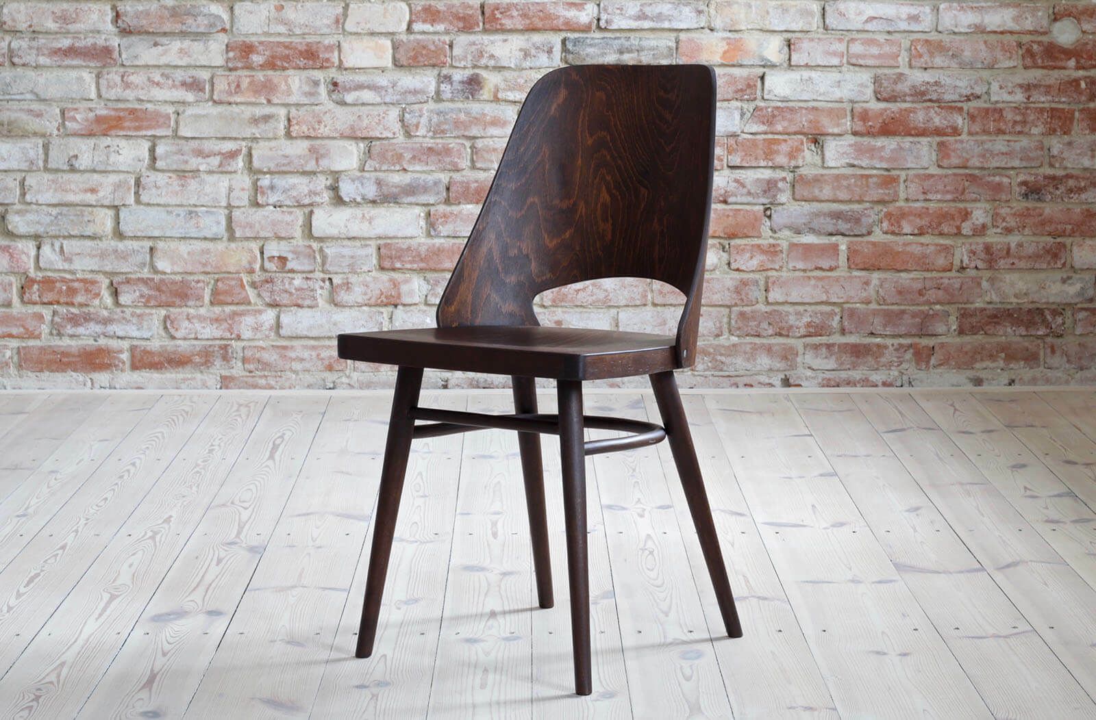 photo furniture Set Of 8 Dining Chairs By Radomir Hofman For Ton, Model 514, Beech Veneer