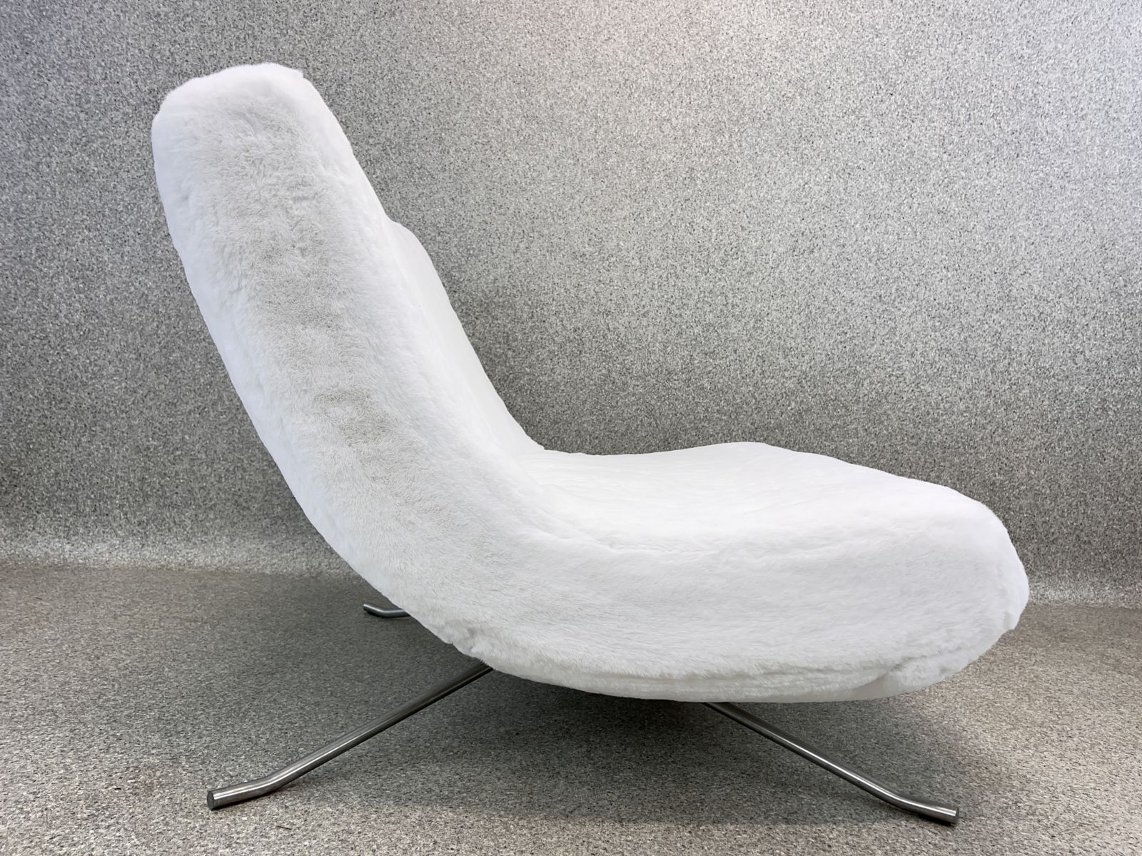 photo vinterior Fluffy Yeti Ligne Roset ‘Pop’ Easy Lounge Chair By Christian Werner