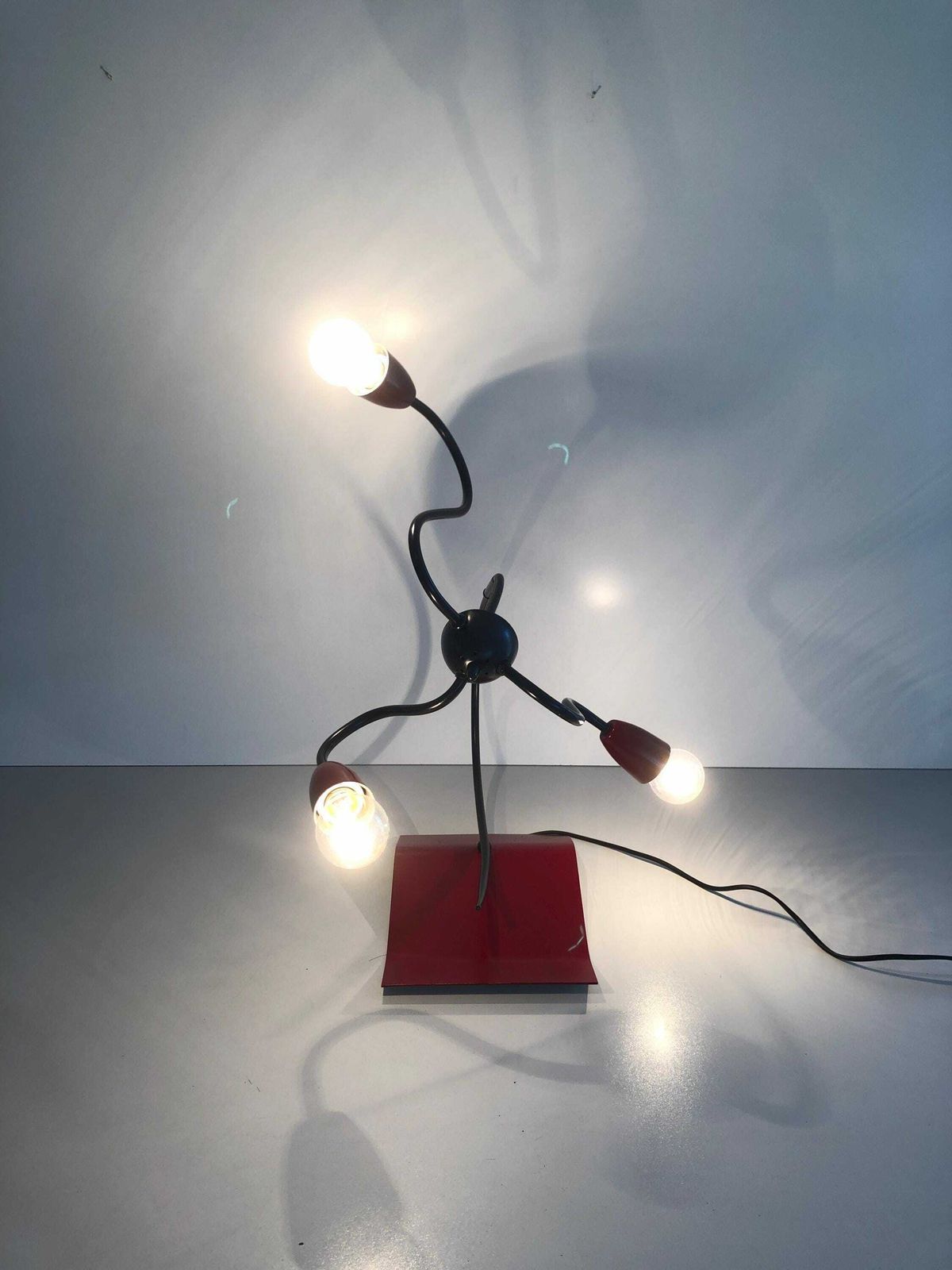 photo furniture 3 Armed Adjustable Bordeaux Metal Rare Atomic Table Lamp, 1970s, France
