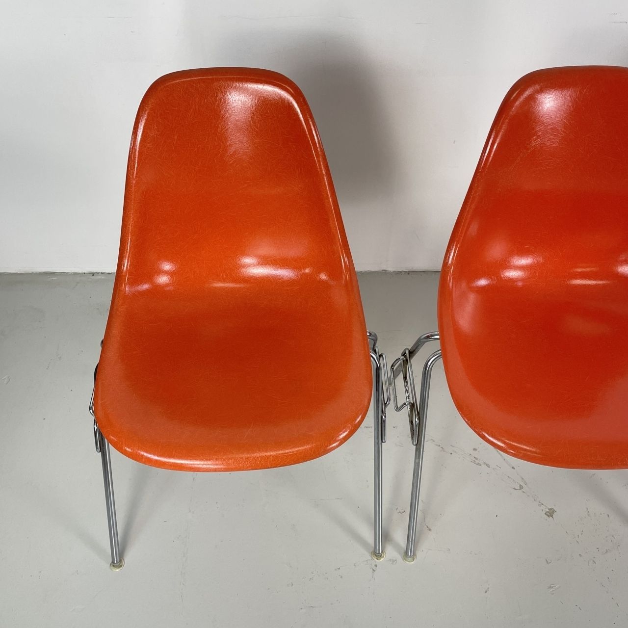 Set Of 4 Eames For Herman Miller Dss Side Chairs In Coral photo for sale