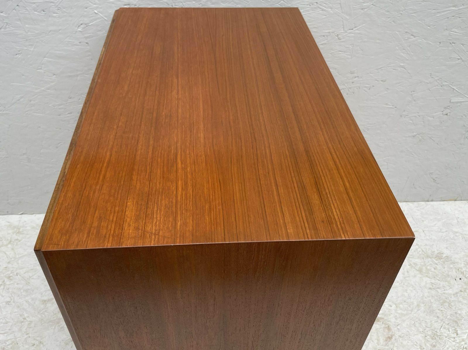 photo vintage Mid Century, Teak, G Plan Chest Of Drawers