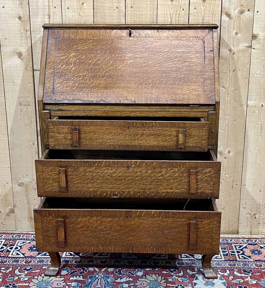 English Speed Bump Desk In Oak And Leather, From The 1950s photo 680.0