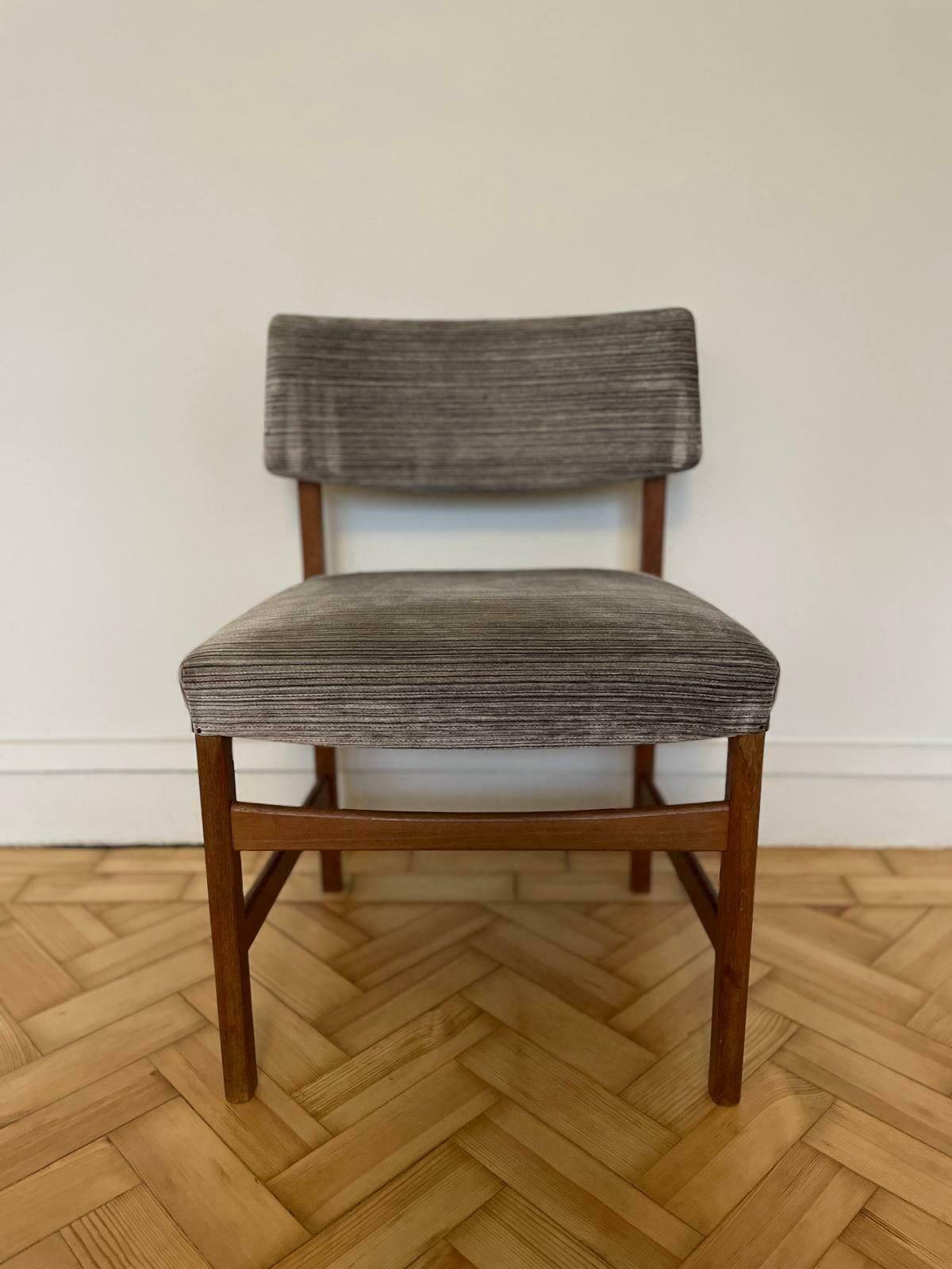 Mid Century Robert Heritage For Archie Shine Dining Chairs (Set Of 8) photo vinterior