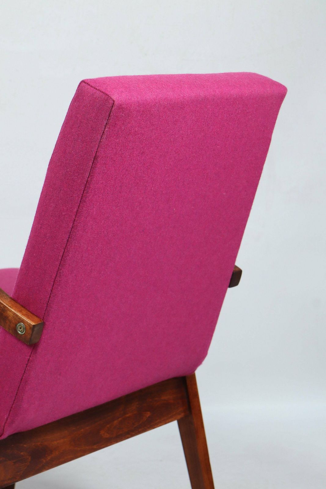 Fuchsia Wool Mid Century Armchair Wooden Lounge Chair Refurbished, 1960s, Poland photo 299.0