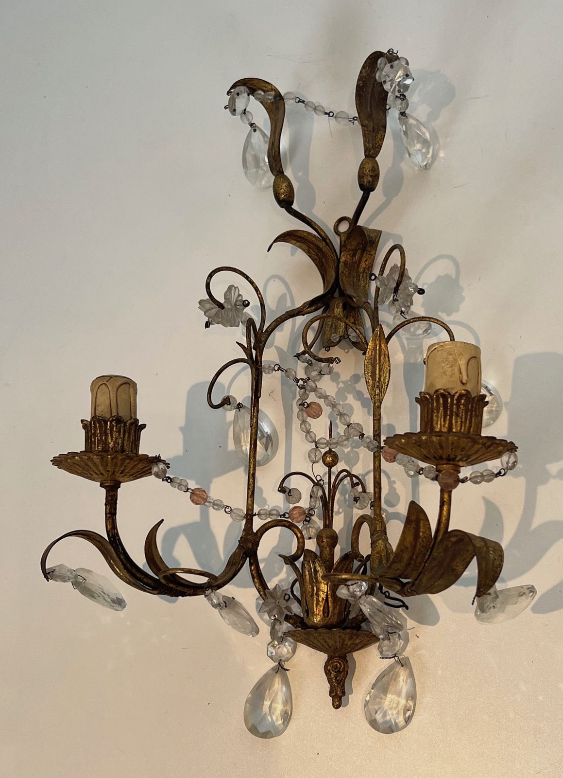 Pair Of Wall Lights In Gilded Metal And Crystals In The Style Of Maison Baguès photo 1650.0