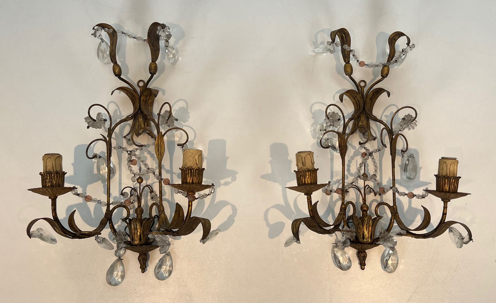 1650.0 Pair Of Wall Lights In Gilded Metal And Crystals In The Style Of Maison Baguès photo