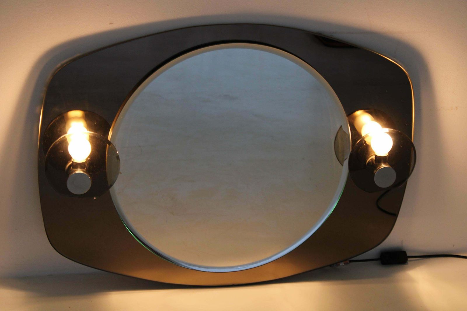 1970s Italian Wall Mirror With Integrated Lights photo 573.0