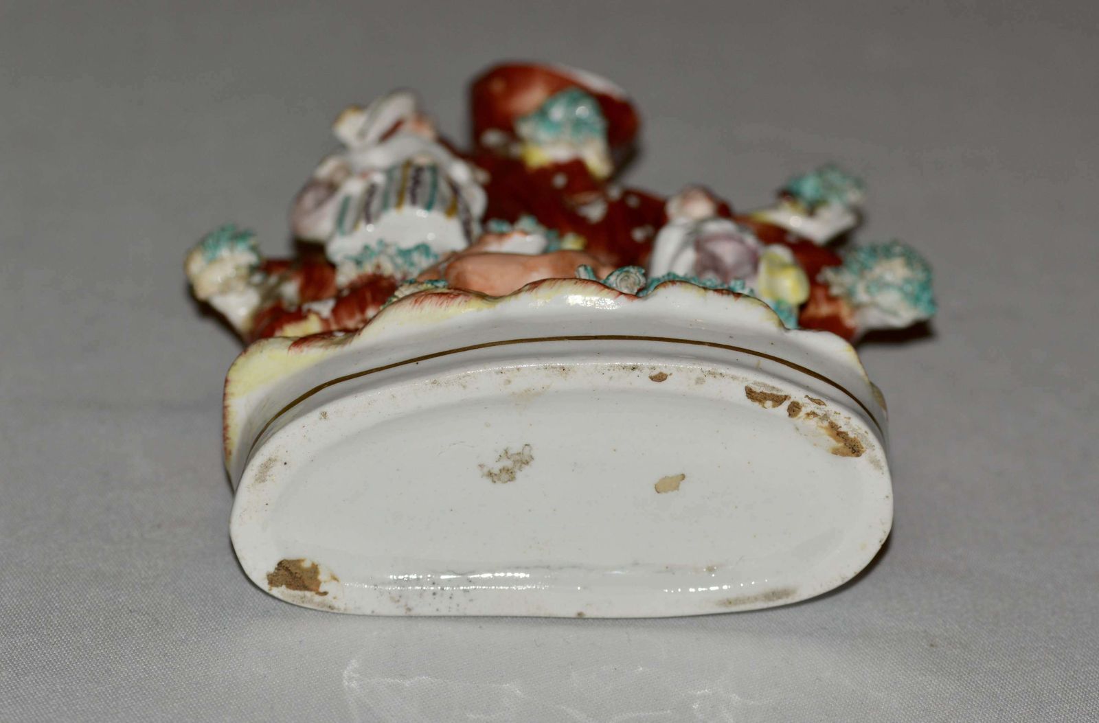 A 19th Century Staffordshire Spill Vase Of A Courting Couple photo 60.0