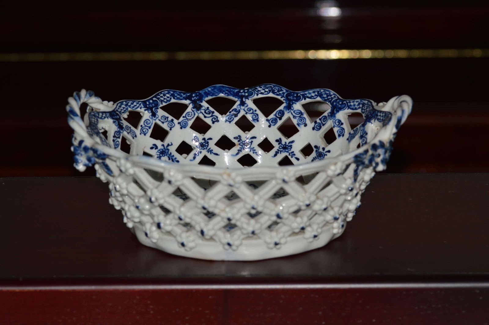 A Delightful Lowestoft, Porcelain Blue And White 'Fir Cone Pattern' Ba