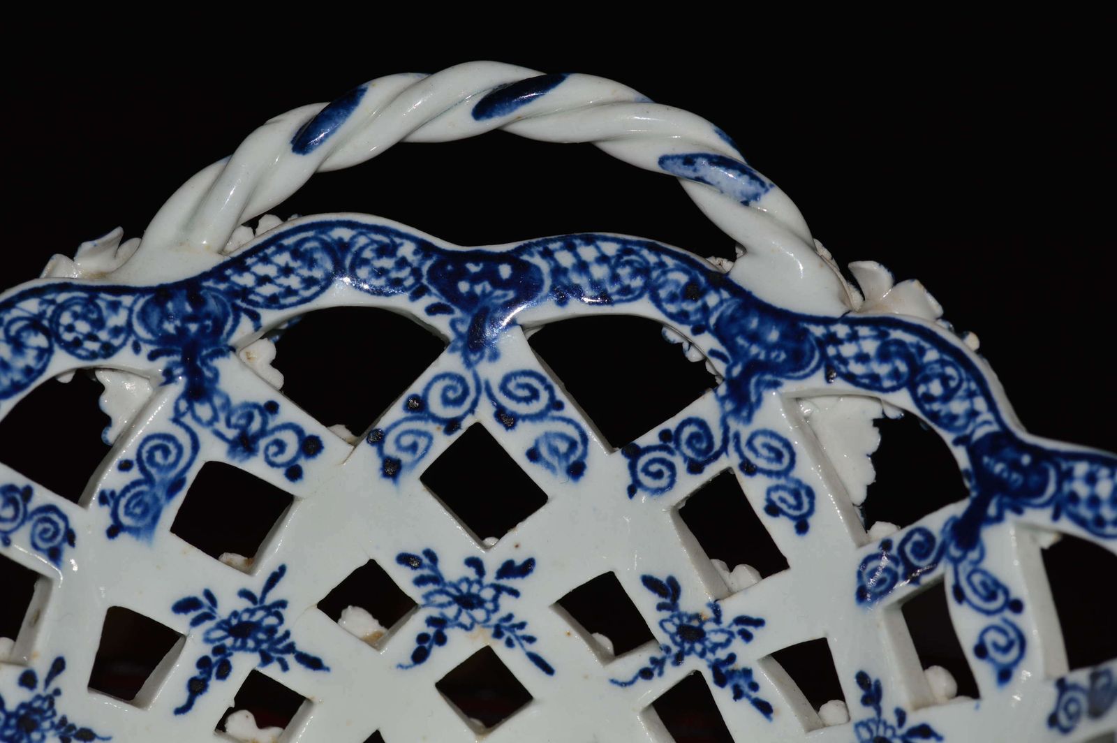 A Delightful Lowestoft, Porcelain Blue And White 'Fir Cone Pattern' Ba photo vinterior