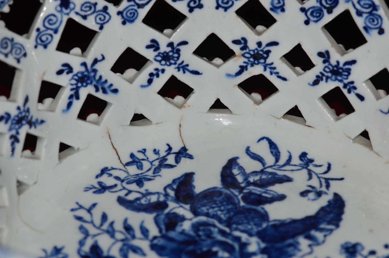 A Delightful Lowestoft, Porcelain Blue And White 'Fir Cone Pattern' Ba photo buy