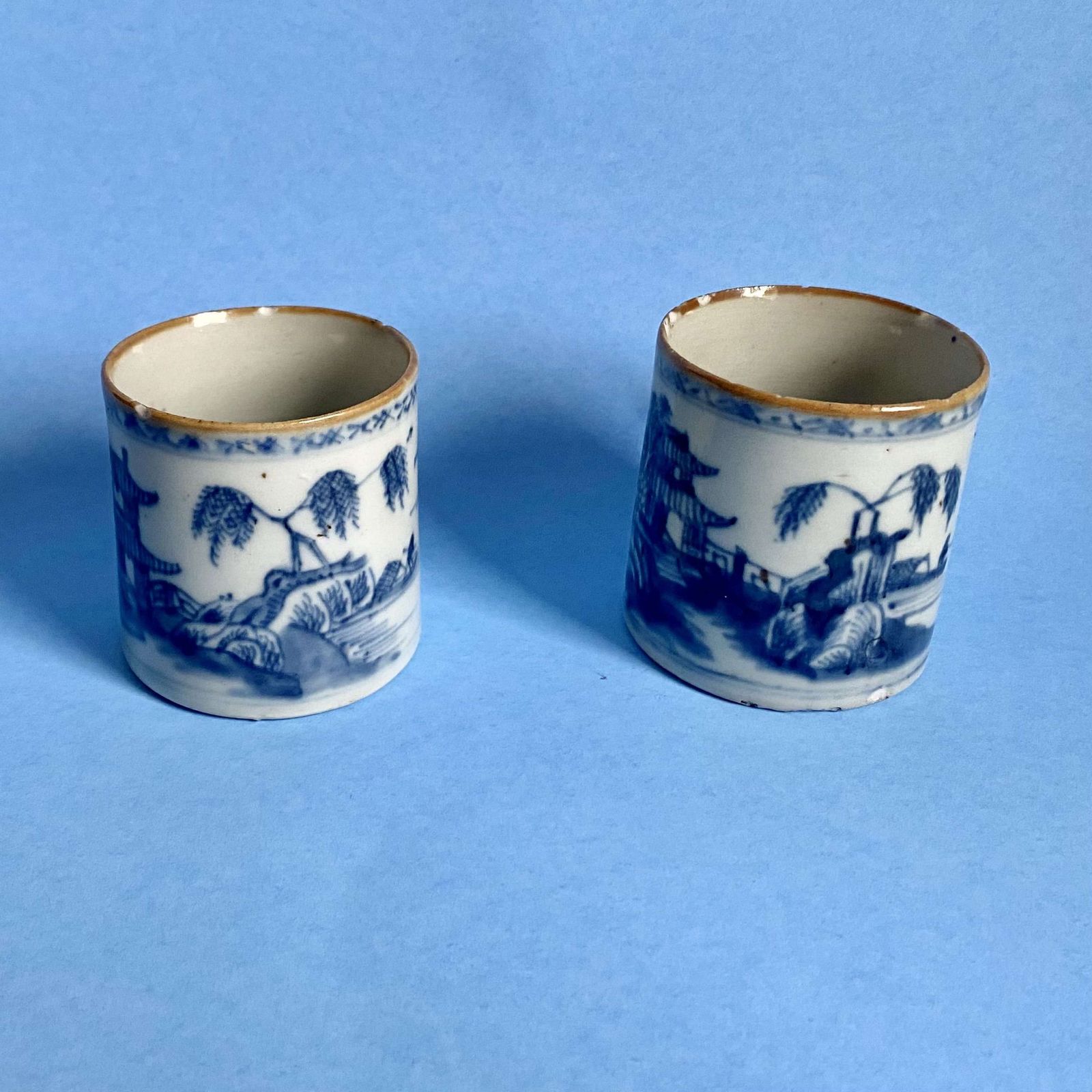 A Pair Of 18th Century Chinese Blue And White Porcelain Mugs photo buy