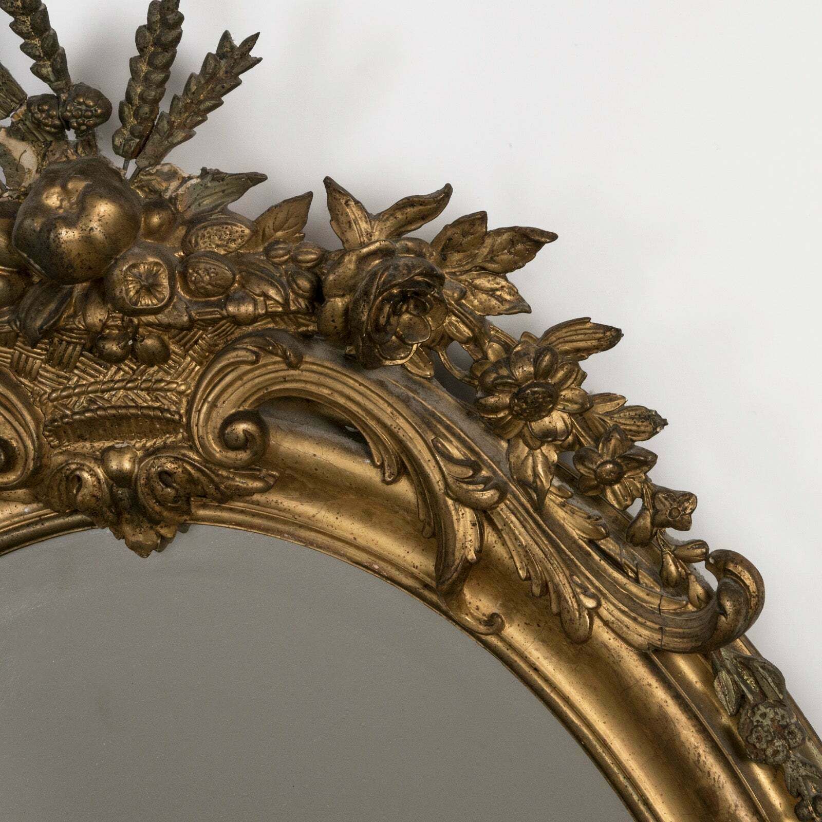 Antieke Franse Ovale Spiegels Met Bladgoud En Bekroning – 19e Eeuw photo 1880.0