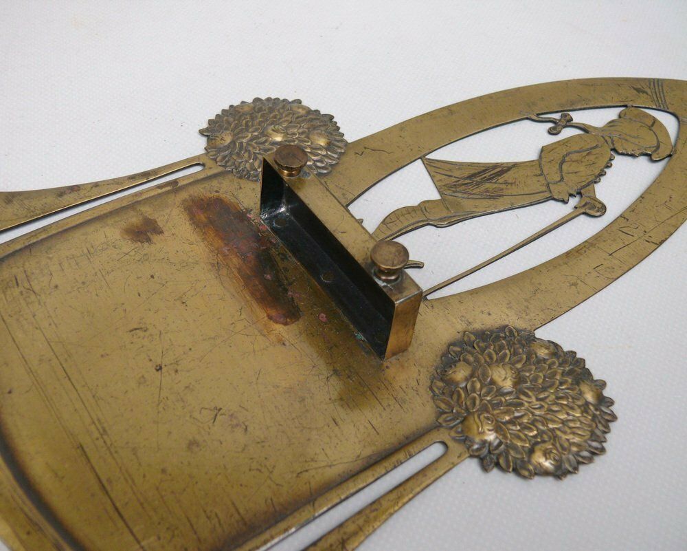 photo vintage Art Nouveau Wall Mount For Tear Off Calendar In Brass, 1890s