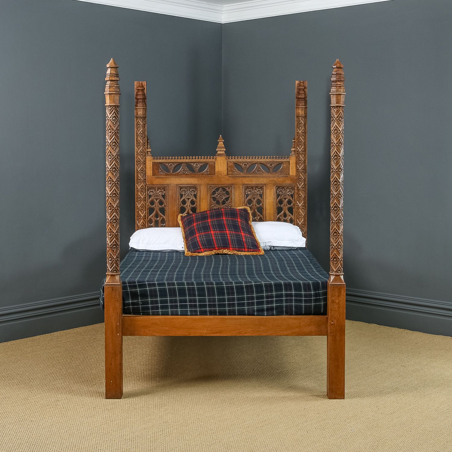 English 16th Century Gothic Pugin Style 5ft King Size Oak Carved  Bed (Circa 1930) photo 8750.0