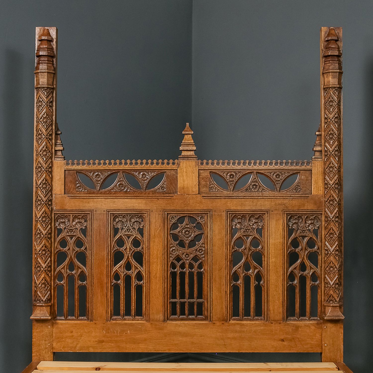 photo vinterior English 16th Century Gothic Pugin Style 5ft King Size Oak Carved  Bed (Circa 1930)