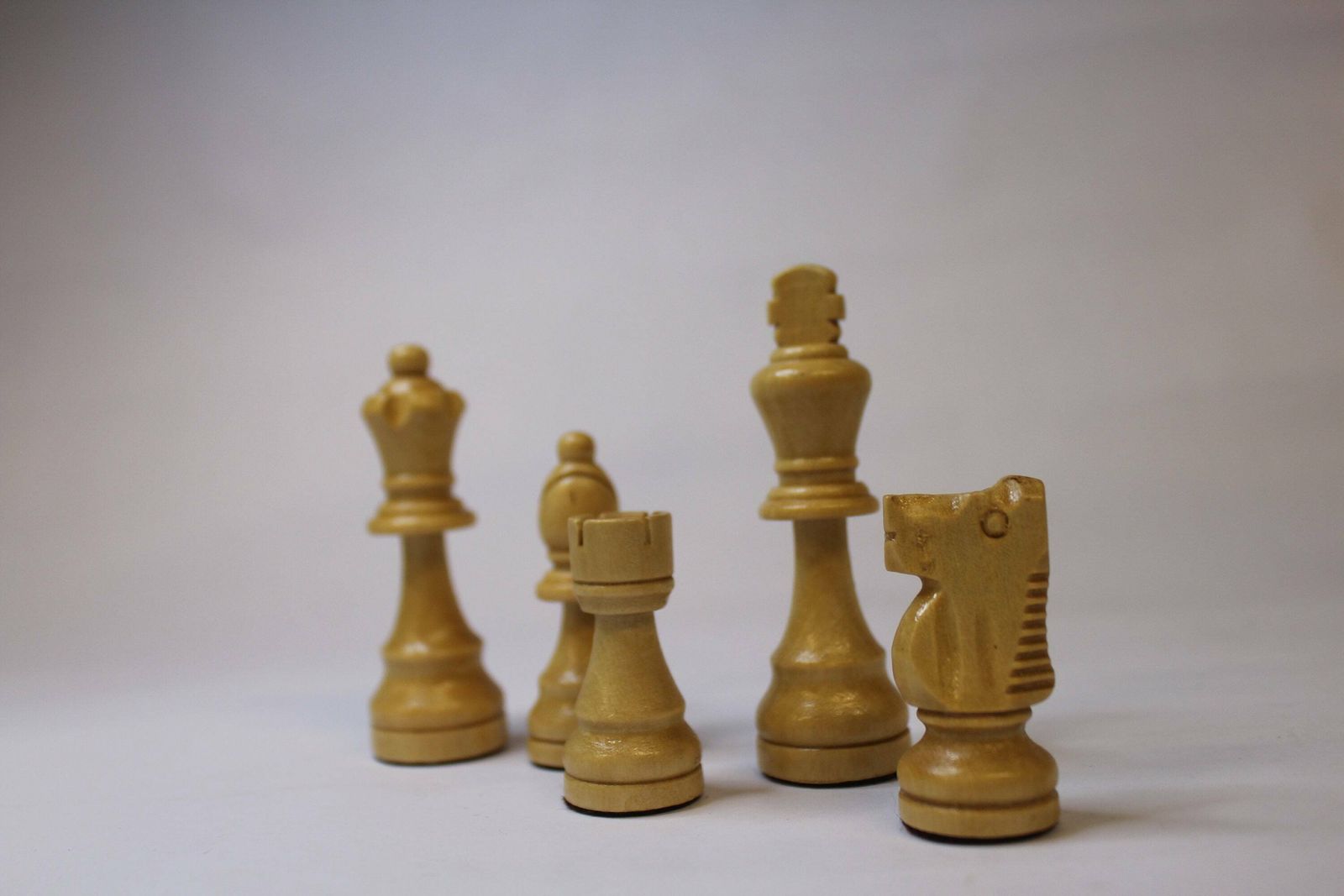 Vintage Quality Wooden Chess Set In A Wooden Box With A Knotted Grain Lid photo buy