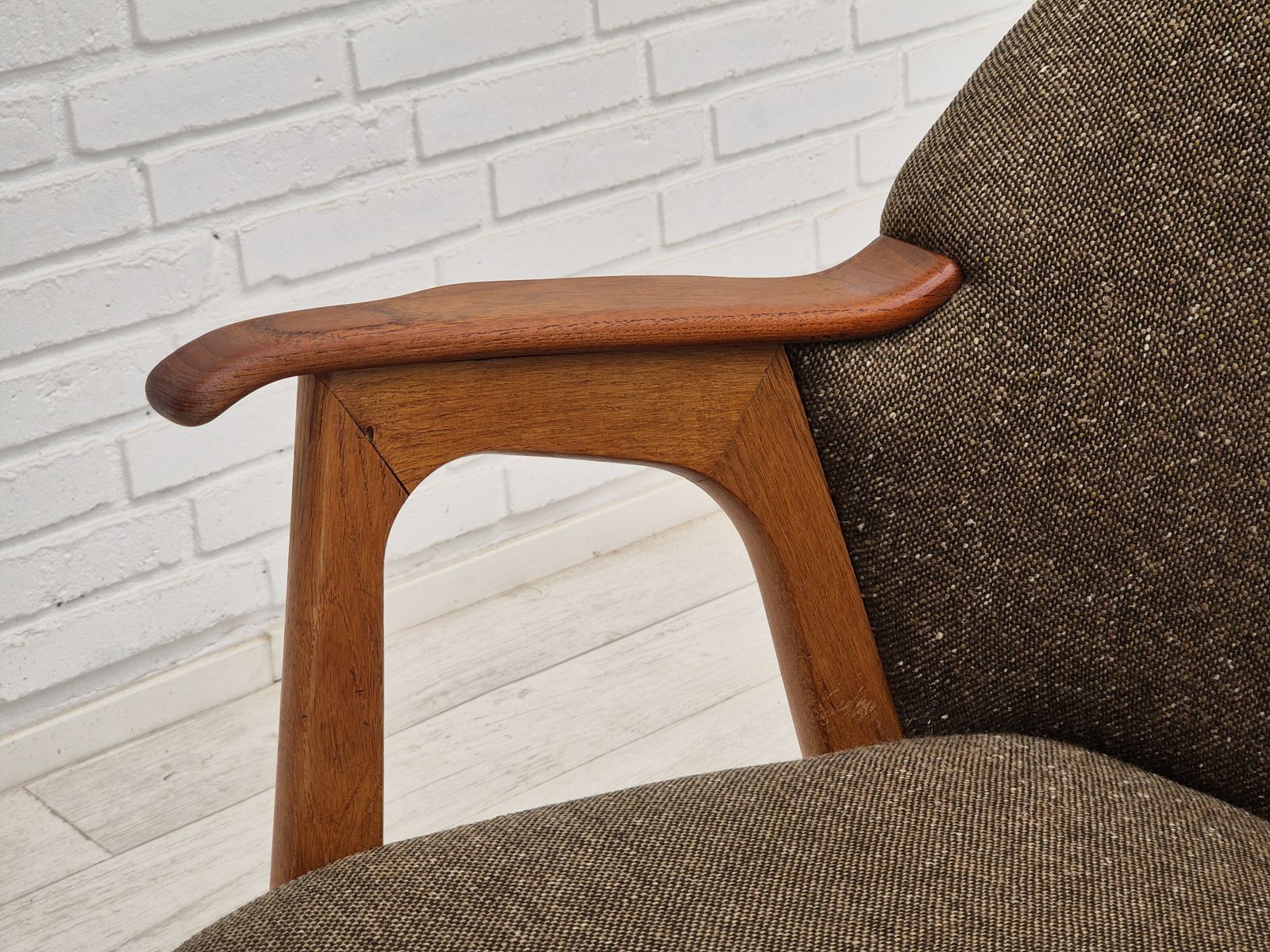 photo vintage Ca. Jaren 1960, Deense Fauteuil, Meubelstof Wol/Katoen, Teakhout.