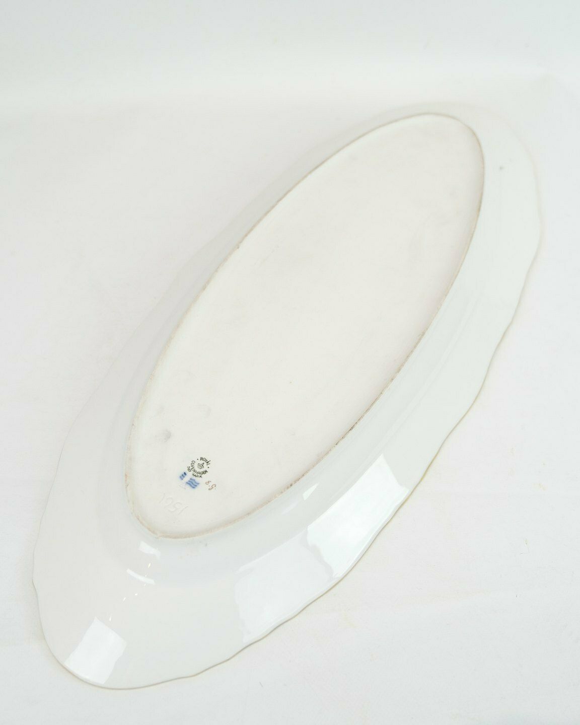 photo furniture Fish Dish Kgl. Saxon Flower Decorated With Gold Hand Painted By Royal Copenhagen In  Approx From 1923