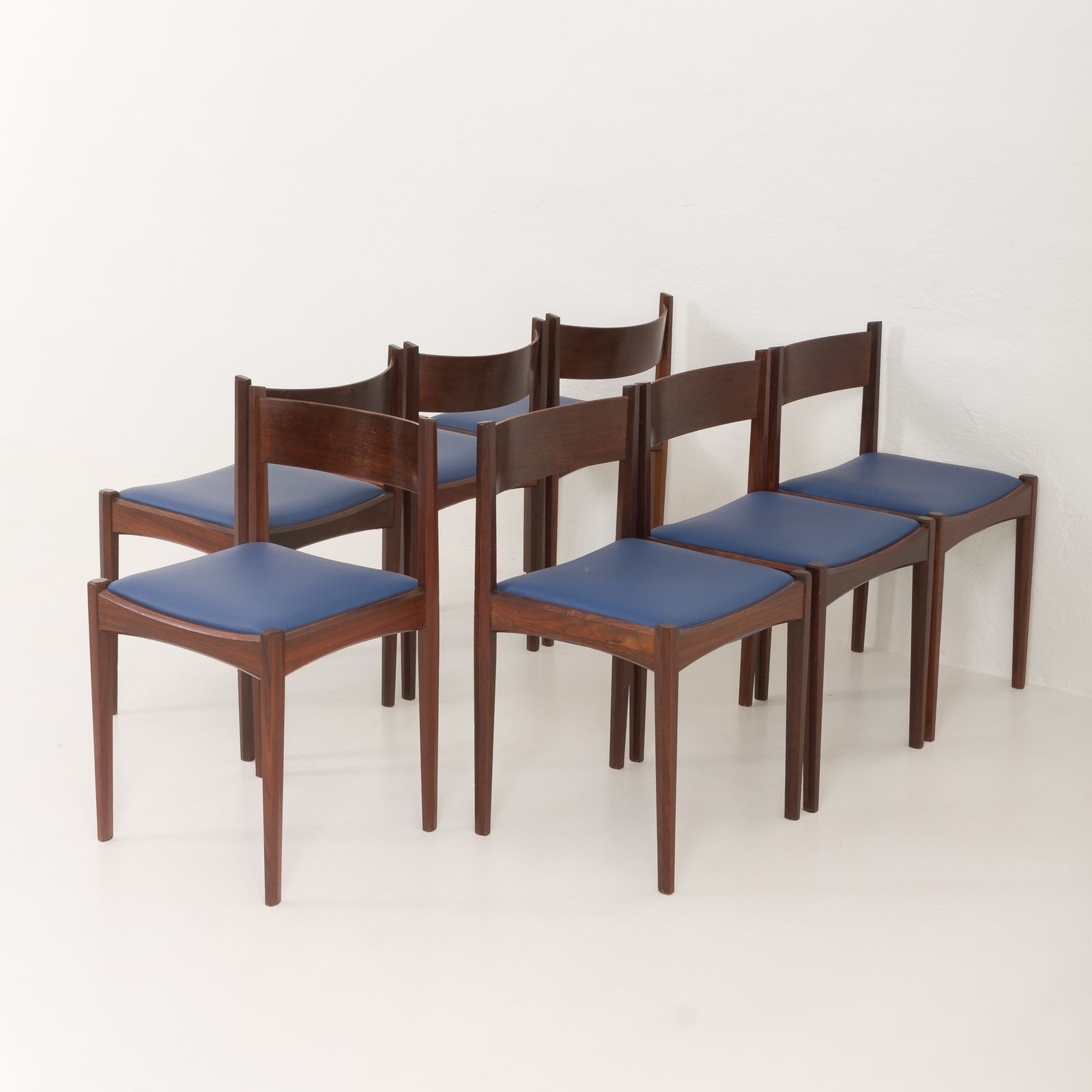 Furniture Ico Parisi And Louisa Parisi Set Of 6 Rosewood Chairs For Mim, 1950s photo