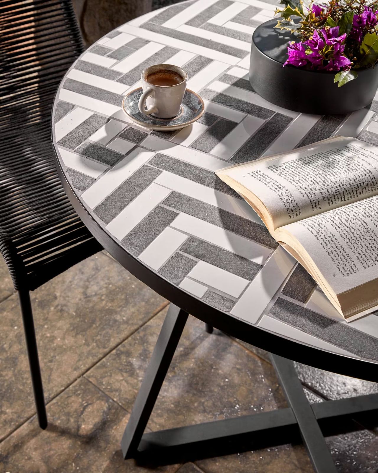 Ceramic Garden Table photo vinterior