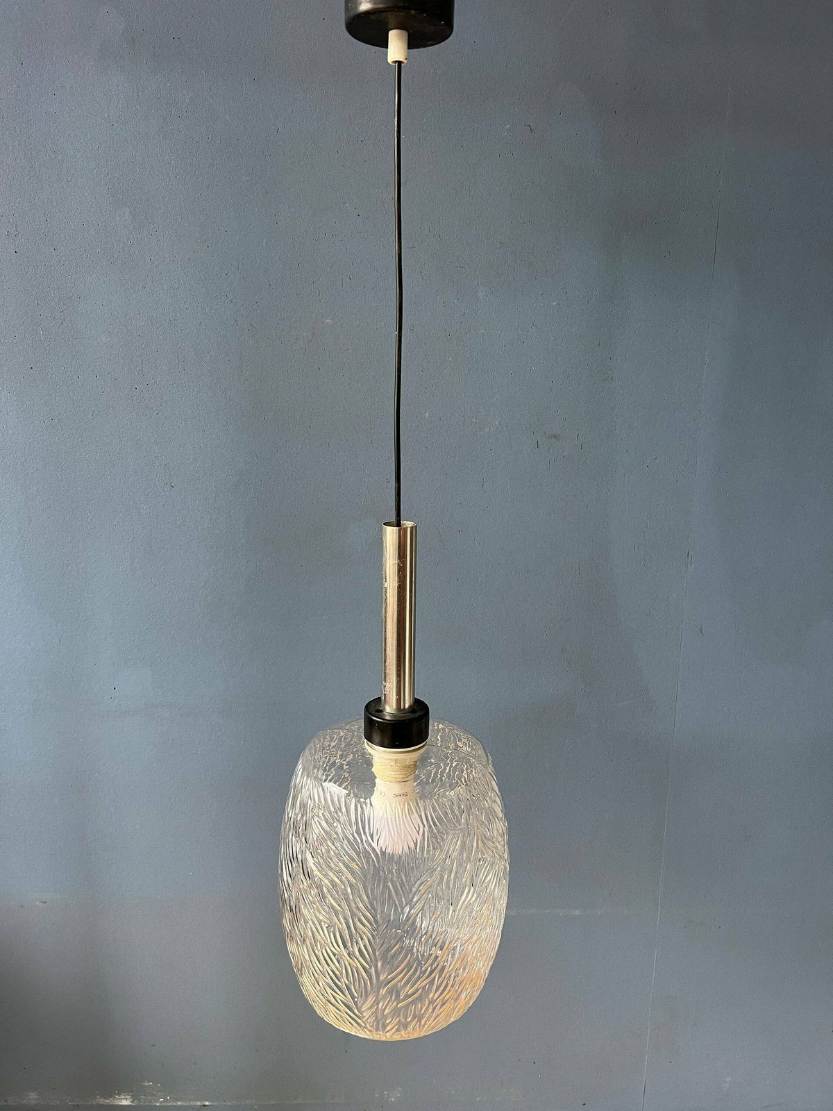 Mid Century Glazen Hanglamp Met Patroon photo vinterior