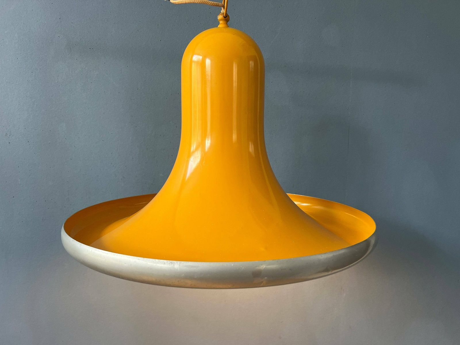 Gele Mid Century Ufo Space Age Hanglamp photo for sale