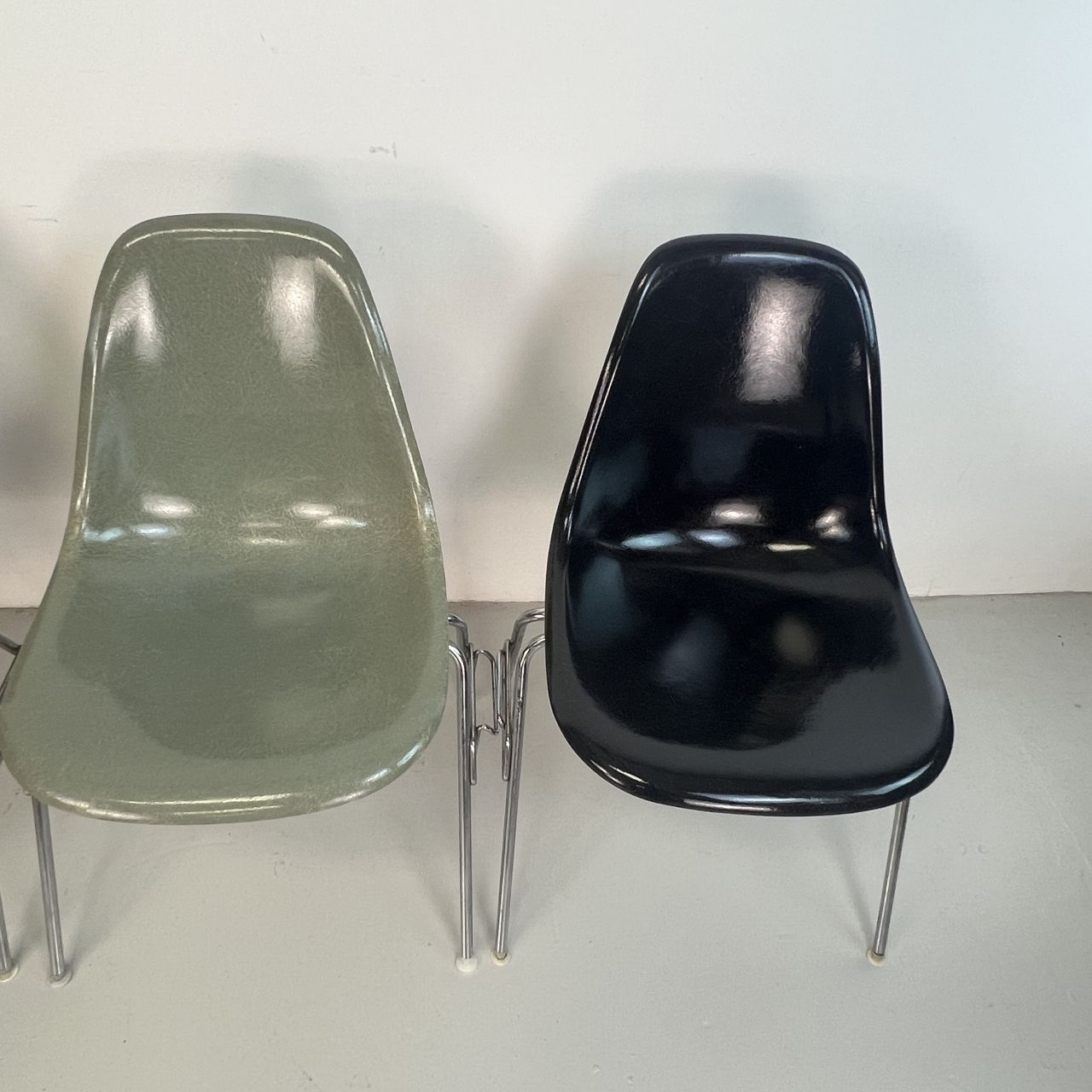 Eames Herman Miller Dss Side Chairs In Light Greige / Elephant Grey / Seafoam Green / Black photo for sale