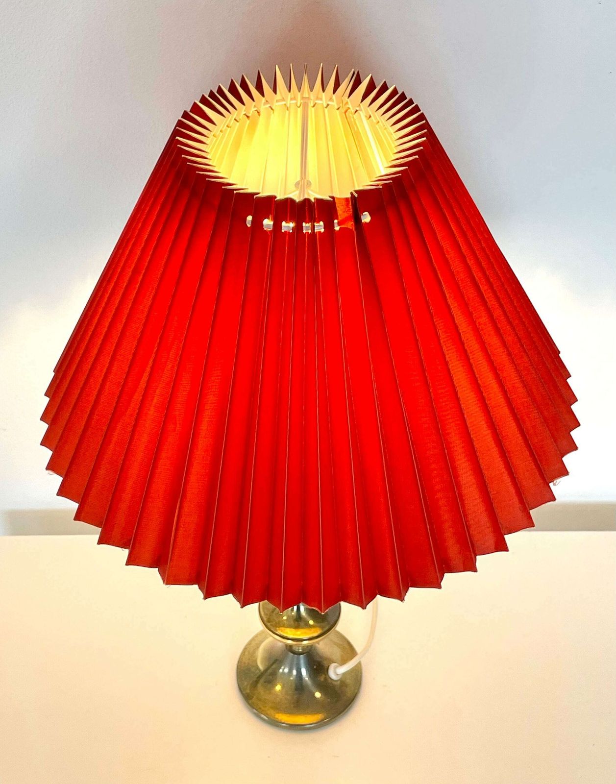 Danish Mid Century Vintage Table Lamp In Brass With Organic Shapes, Beautiful Base And Beautiful Deep Red Fabric Pleated Shade photo Lighting