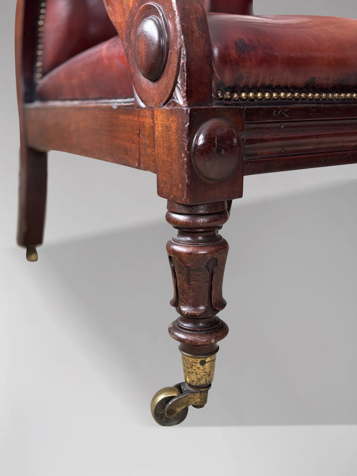 photo furniture 19th Century William IV Period Mahogany & Leather Library Armchair